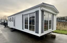 Mirrored-Layout Plastic Chalet 2009 12