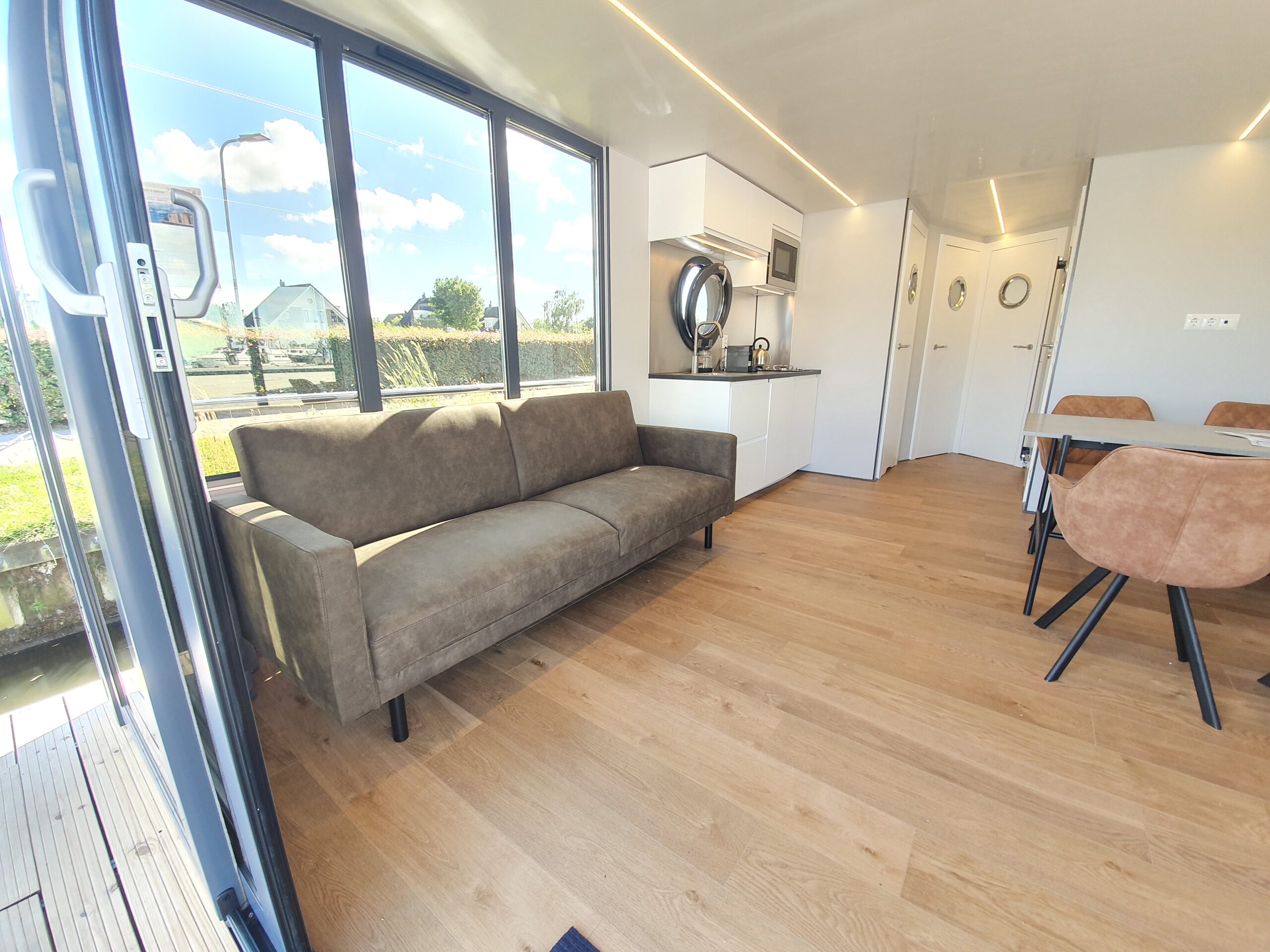 Houseboat Apartboat L-Long 2 Bedrooms 32.00 m² 4