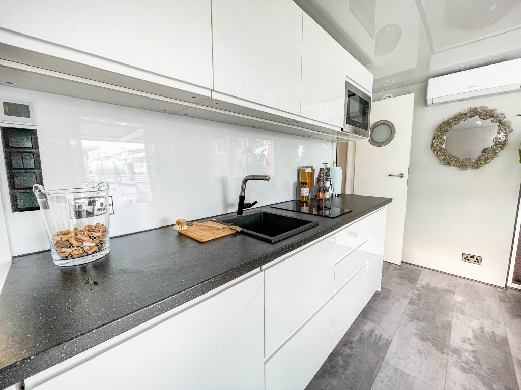 Houseboat Modern 16 ProLine 2 Bedrooms 49.00 m² 4