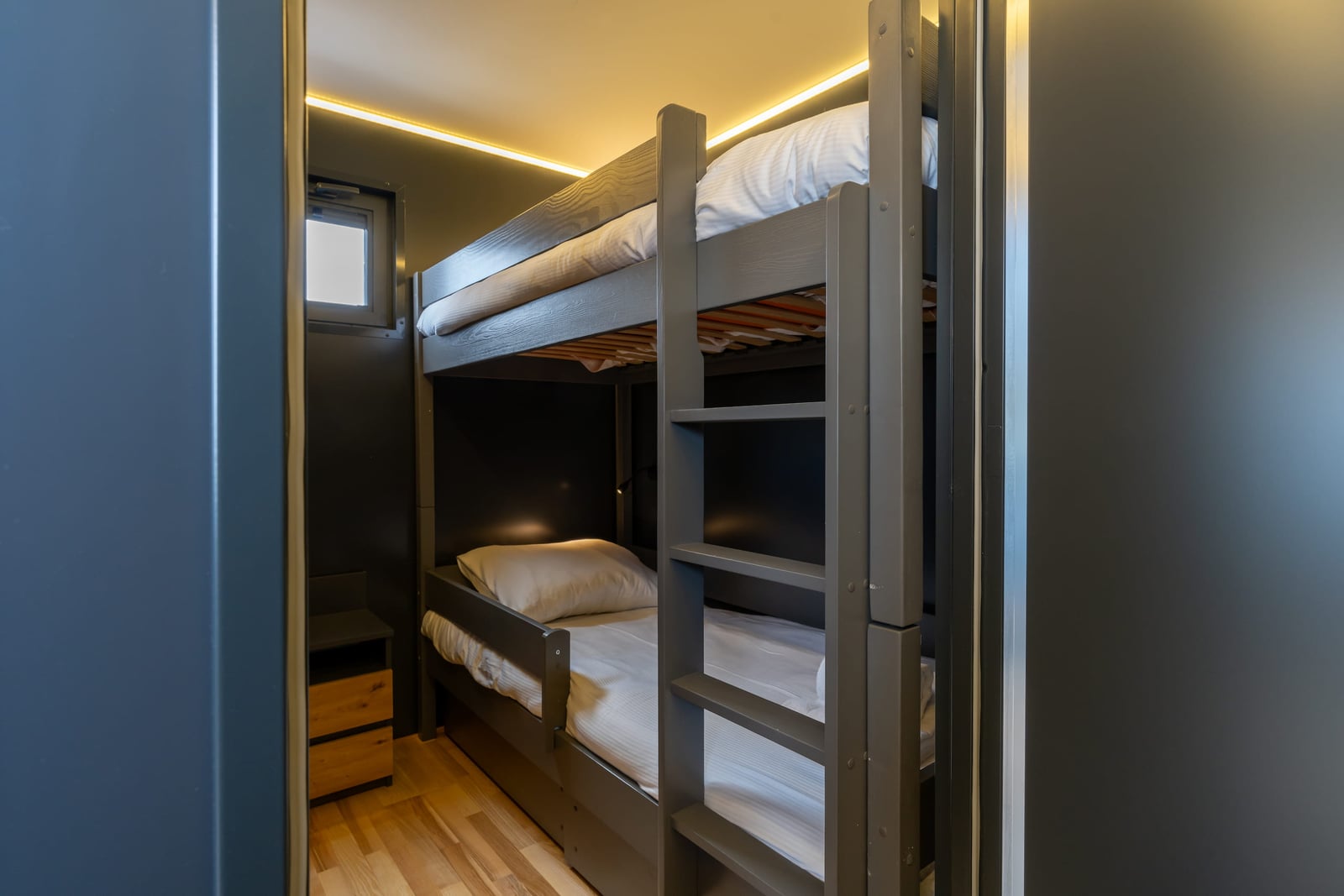 Houseboat Canal Boat 2 Bedrooms 35.70 m² 5