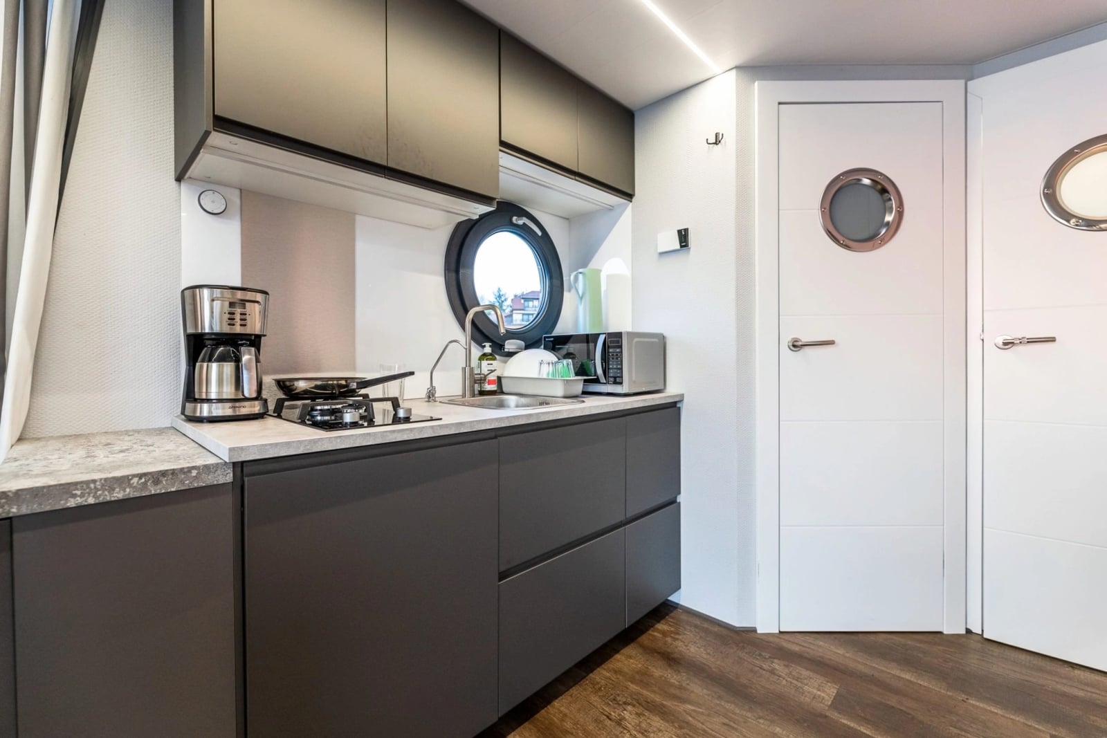 Houseboat Apart L 2 Bedrooms 47.46 m² 6