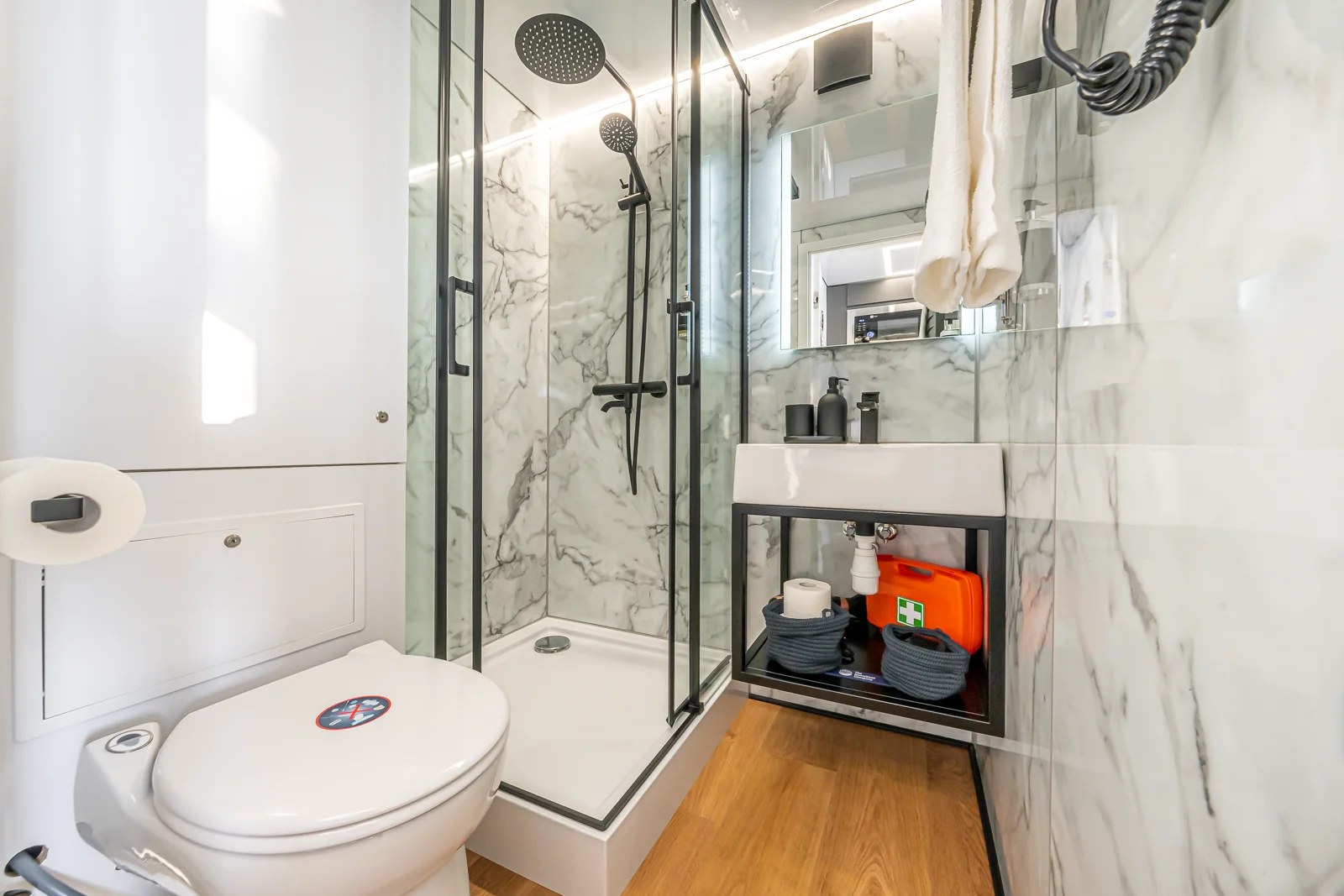 Houseboat Modern 9 1 Bedroom 32.40 m² 5