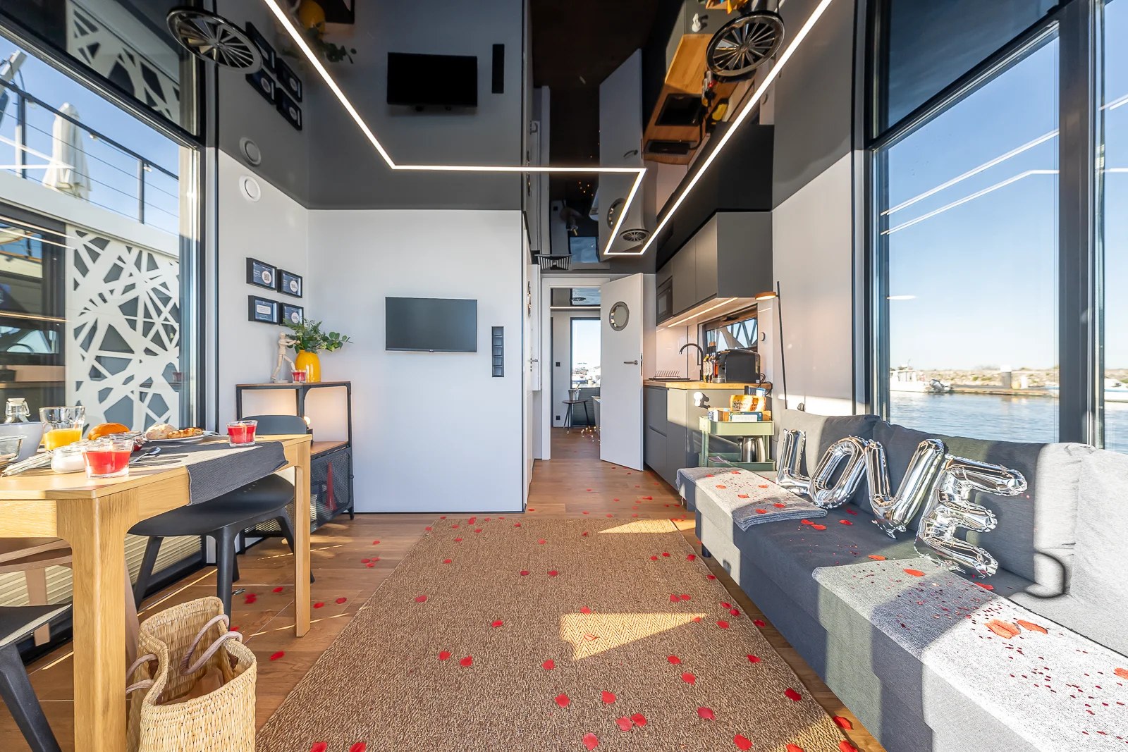 Houseboat Modern 10 Sexy 1 Bedroom 40.00 m² 2