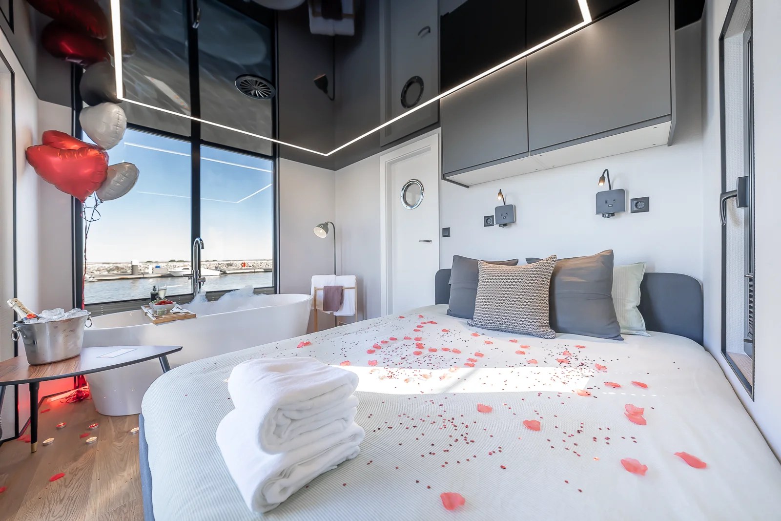 Houseboat Modern 10 Sexy 1 Bedroom 40.00 m² 3
