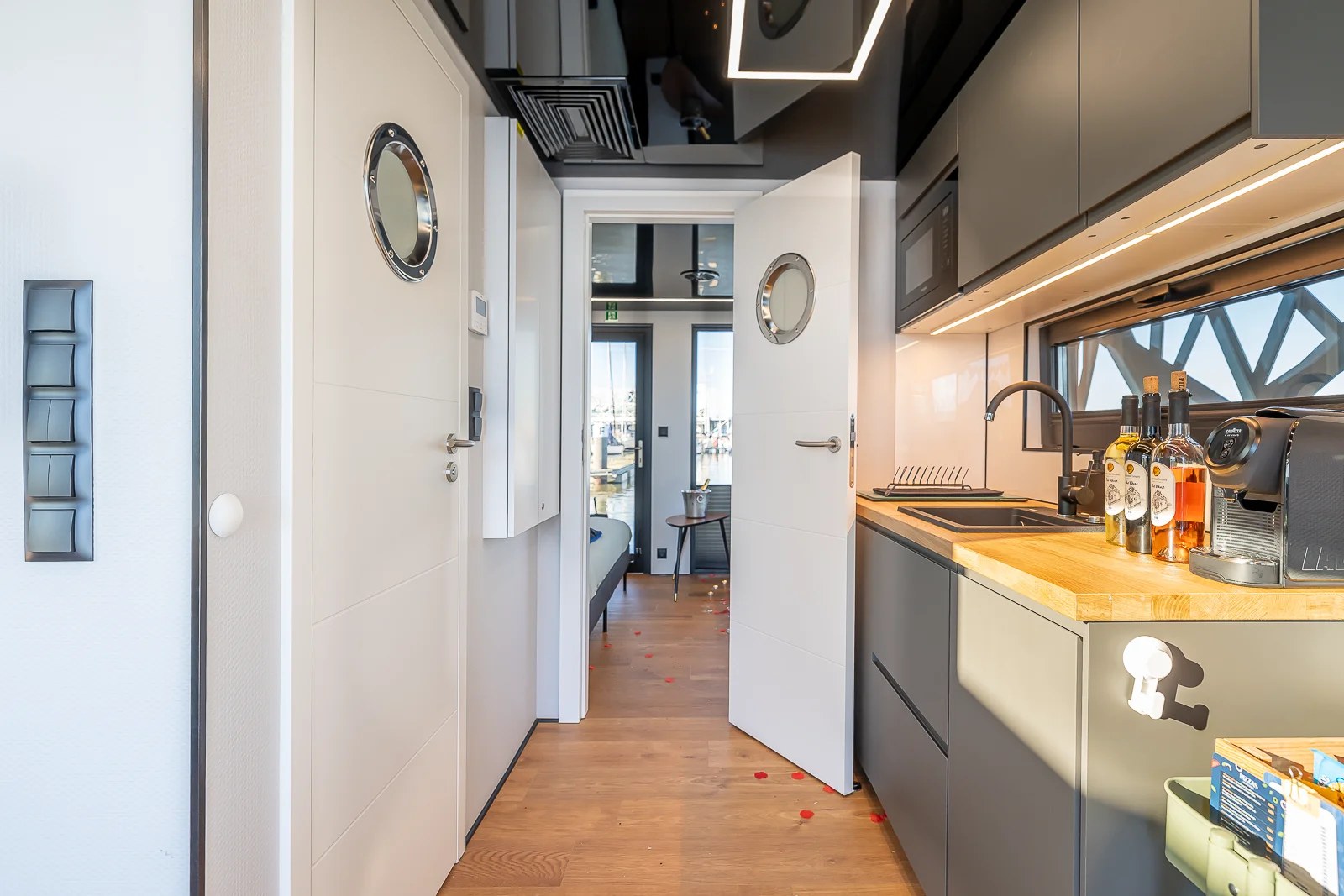 Houseboat Modern 10 Sexy 1 Bedroom 40.00 m² 4