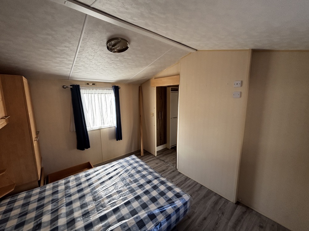 UK PMR 2 Bedrooms 42.80 m² 9