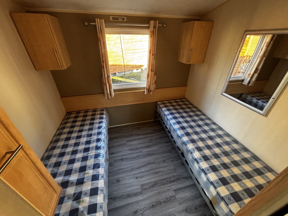 UK PMR 2 Bedrooms 42.80 m² 16