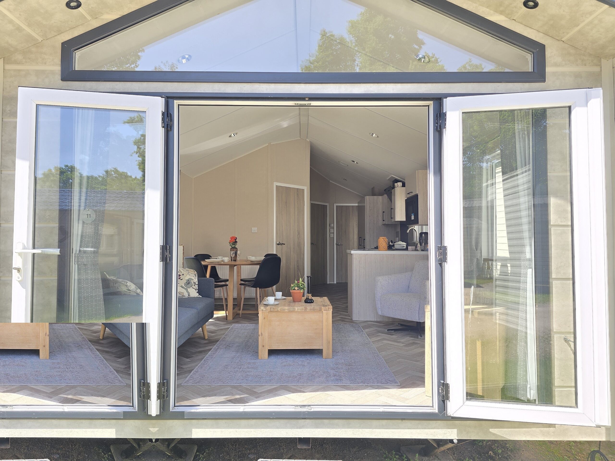Delta Sky 2 Bedrooms 44.00 m² 20