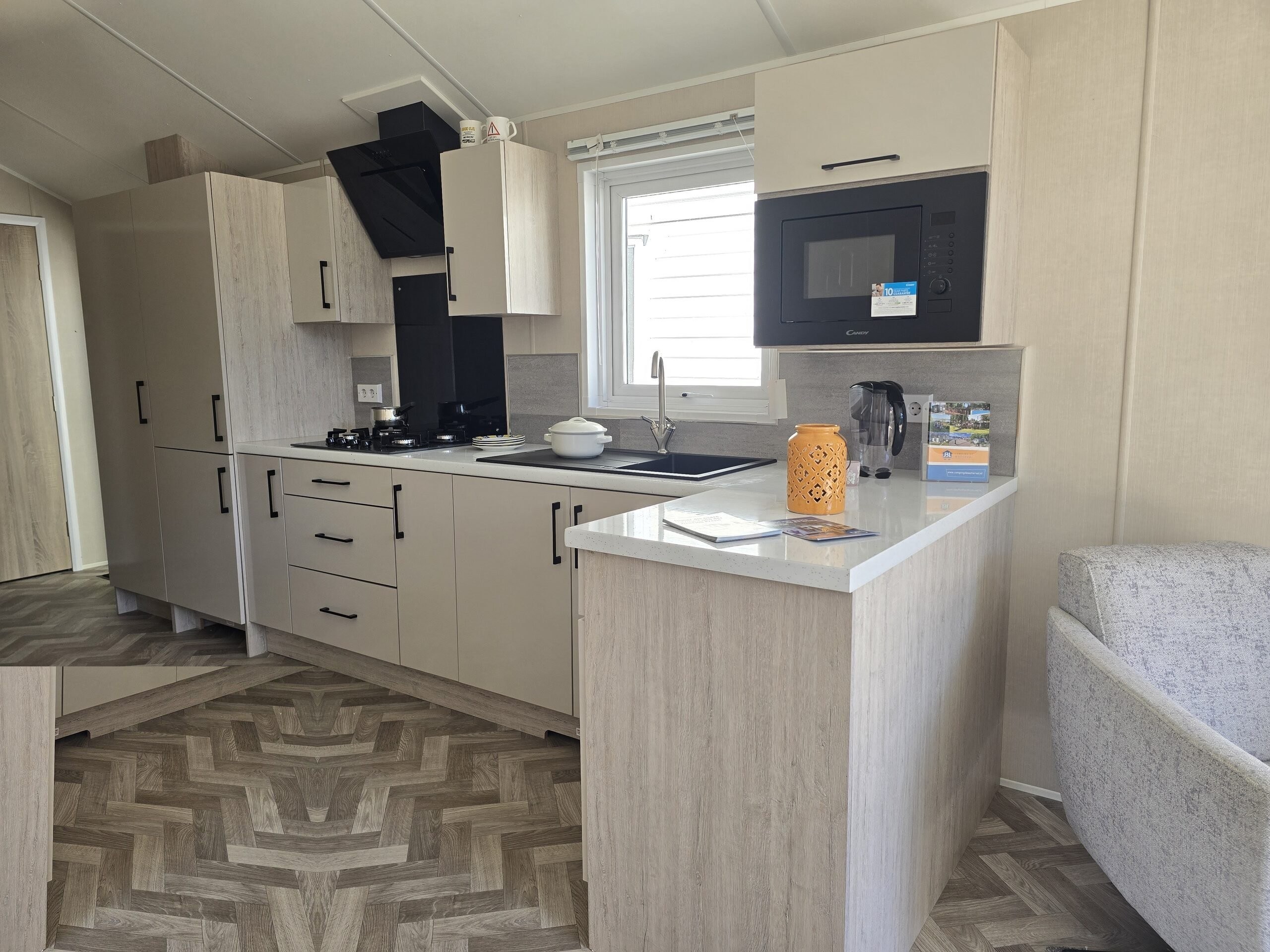 Delta Sky 2 Bedrooms 44.00 m² 8