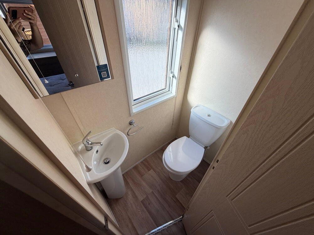 UK 44 2 Bedrooms 42.00 m² 13
