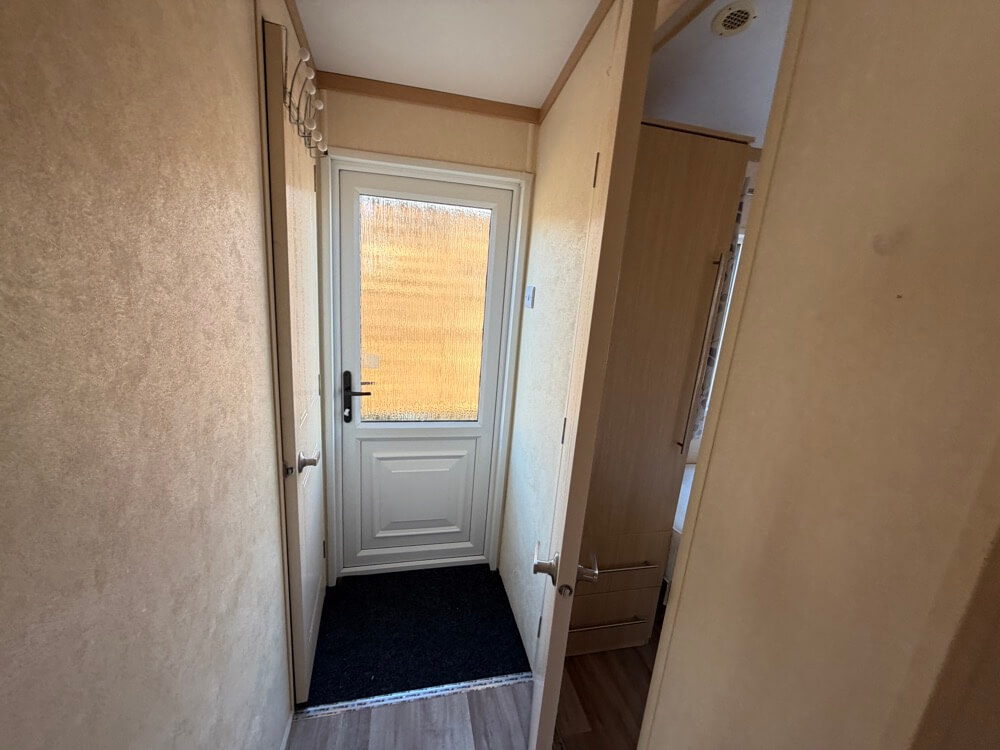 UK 44 2 Bedrooms 42.00 m² 14