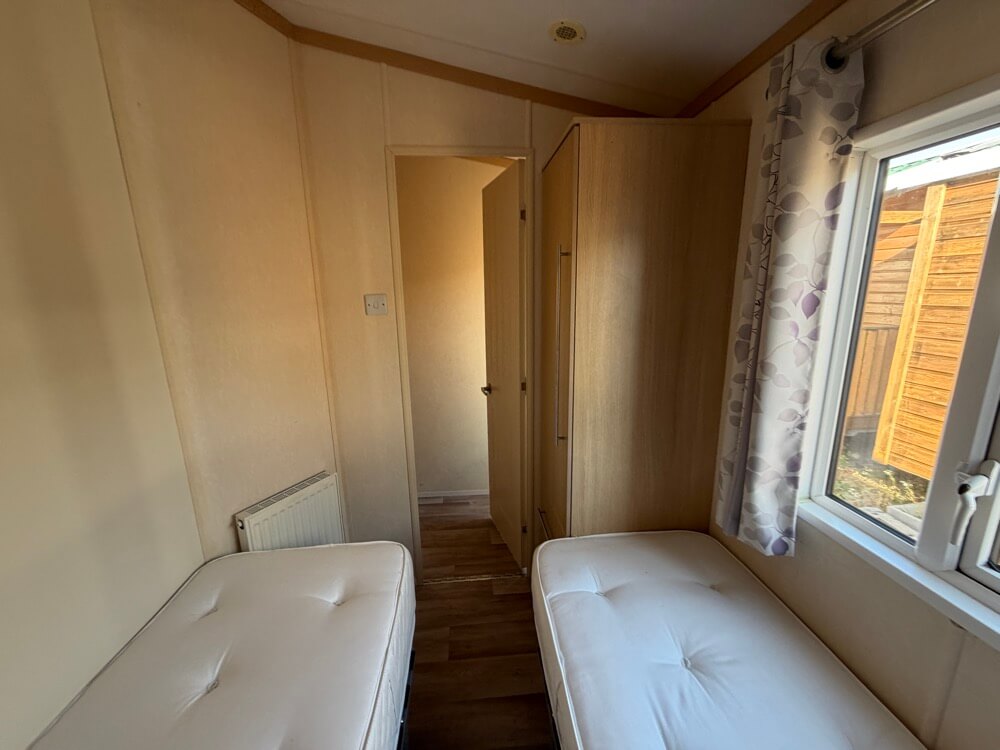 UK 44 2 Bedrooms 42.00 m² 16