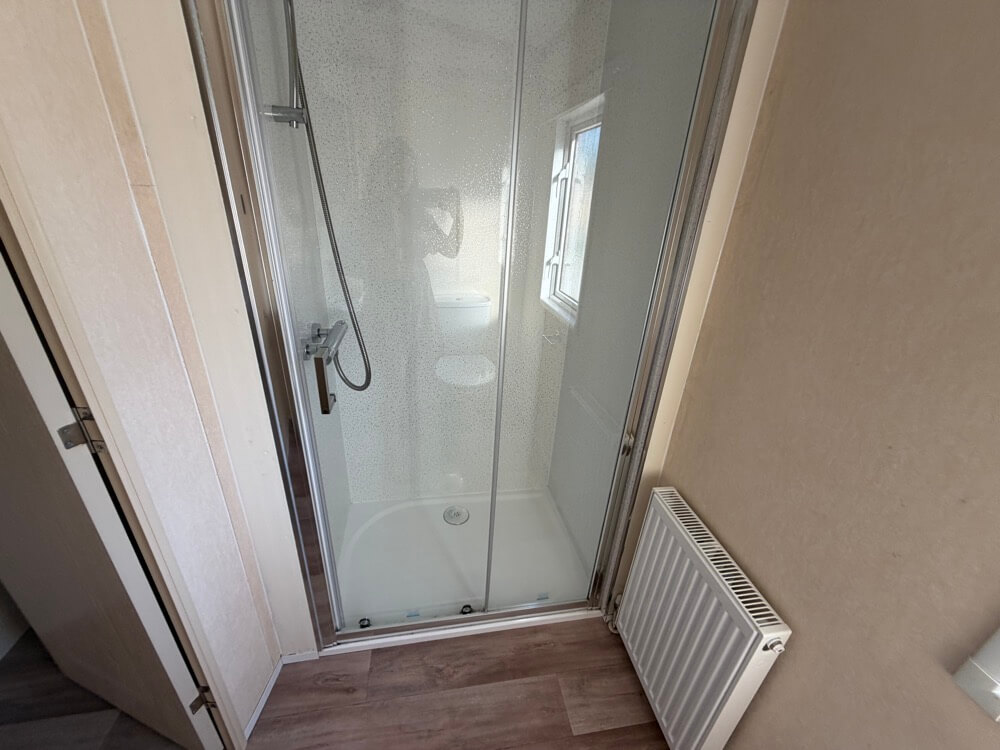 UK 44 2 Bedrooms 42.00 m² 20