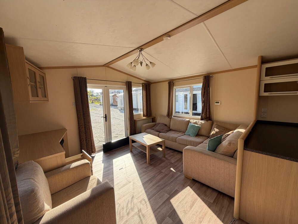 UK 44 2 Bedrooms 42.00 m² 3