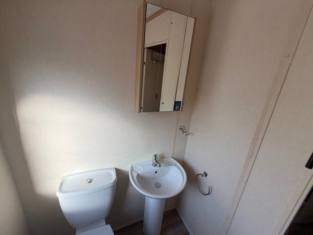 UK 44 2 Bedrooms 42.00 m² 21
