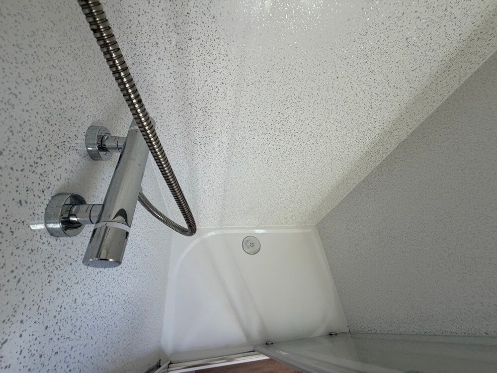 UK 44 2 Bedrooms 42.00 m² 22