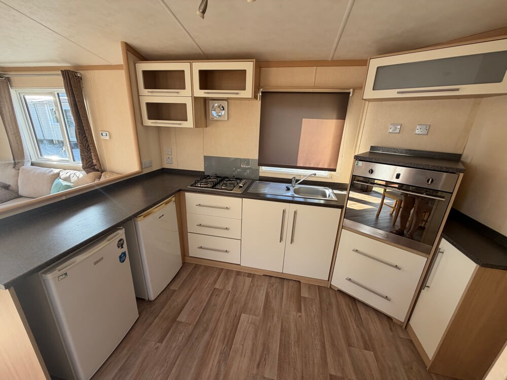 UK 44 2 Bedrooms 42.00 m² 6