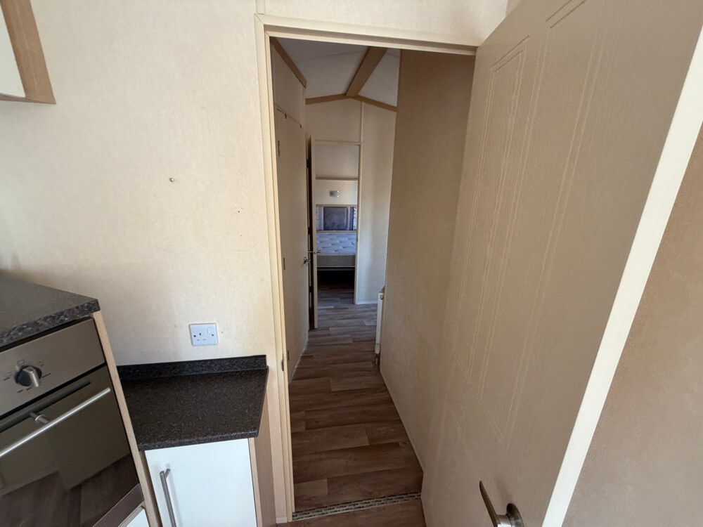 UK 44 2 Bedrooms 42.00 m² 7