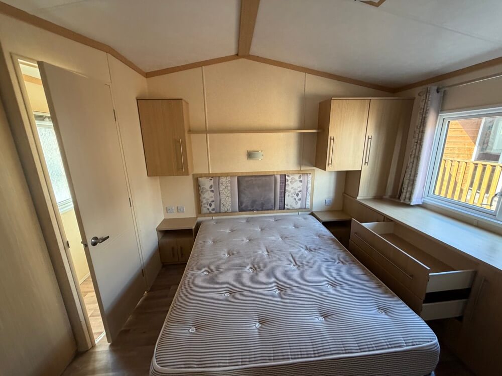 UK 44 2 Bedrooms 42.00 m² 9