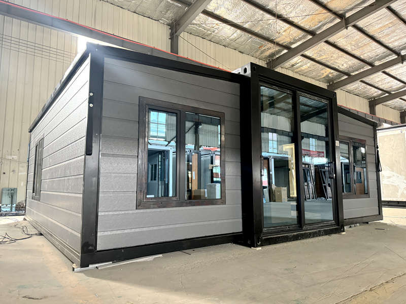 Container Expansível Standard 30 pés · Duplo Térreo (112 m²) 10